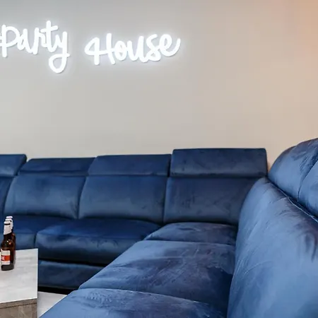 Lägenhet #partyhouse Poznań
