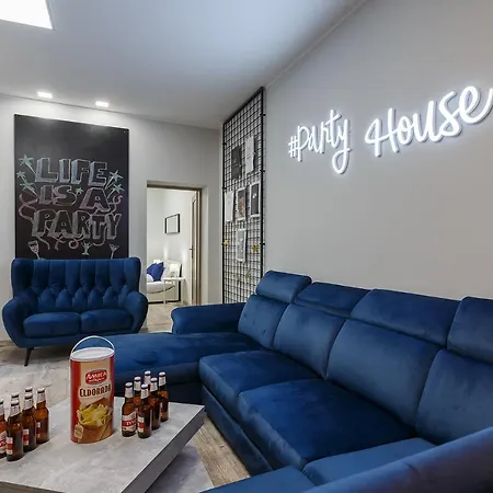 #partyhouse Apartmán
