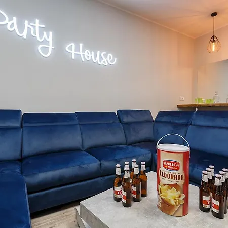 Lägenhet #partyhouse *