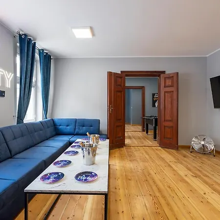 #partyhouse Lägenhet *