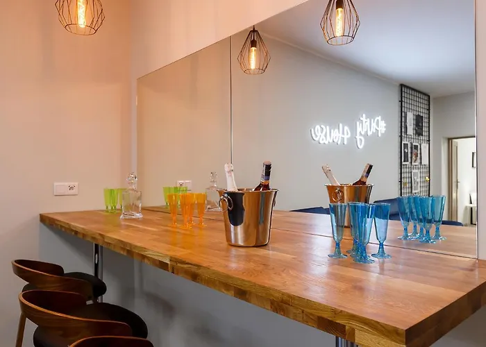 #partyhouse 아파트 포즈난