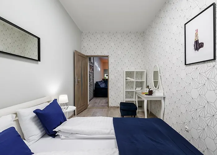 #partyhouse * 포즈난