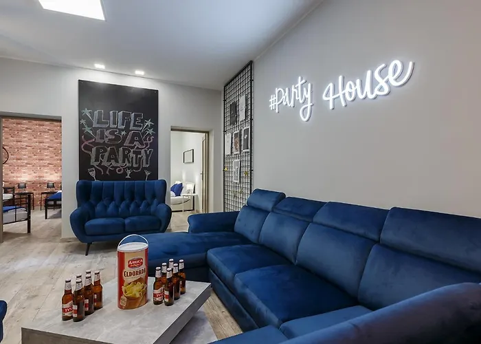 #partyhouse Apartment